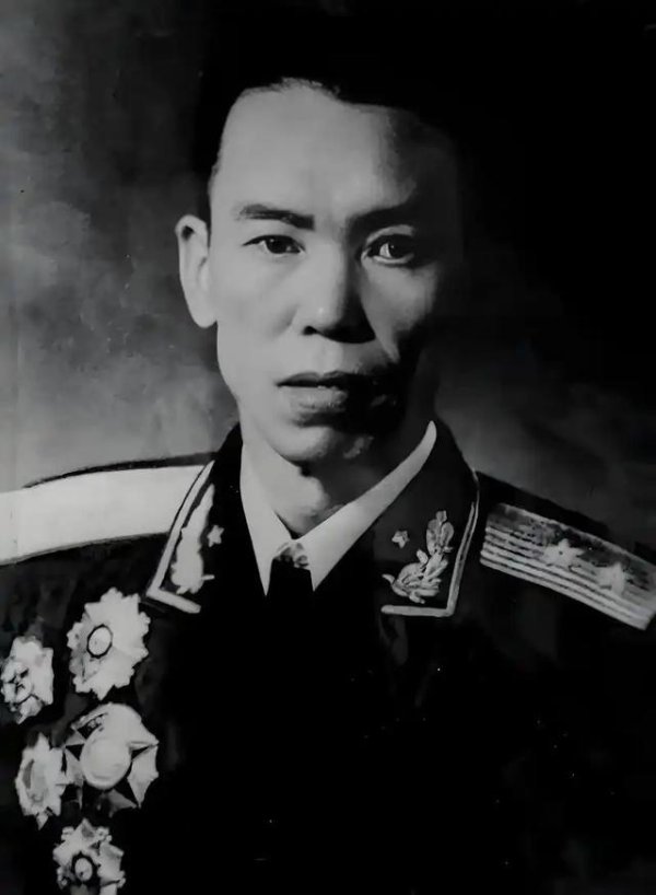 1971年，他因一杯茶丢掉司令衔，平反后为何拒绝提供的两大军职