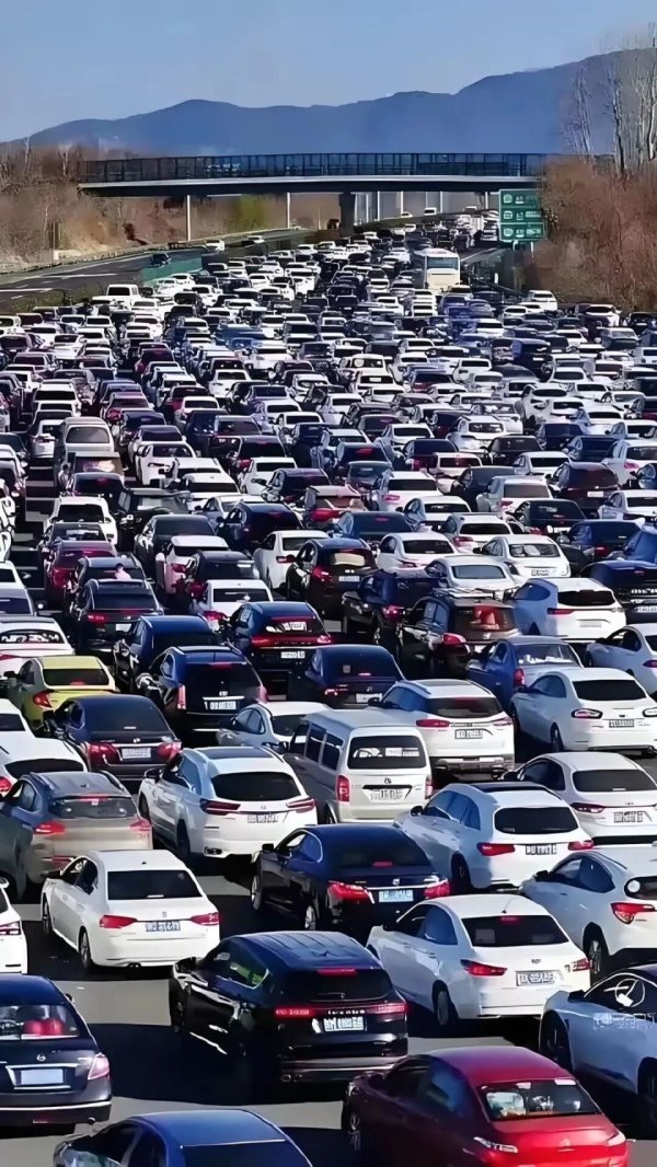 节假日高速免费通行改成一年免费3000KM？出发点挺好，但方案不够完善