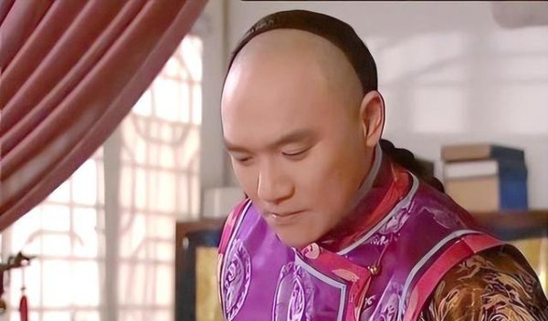 雍正在养心殿批折子，太监说：被圈禁26年的大阿哥胤禔离世了