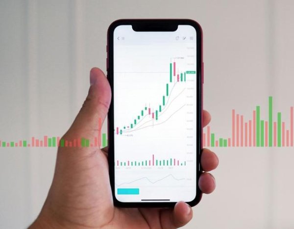 美股三大指数集体低开 美光科技跌超5% 费城半导体指数跌超4%