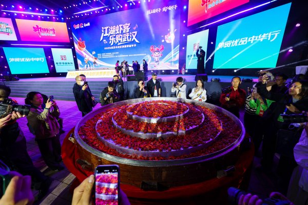 小龙虾消费占全国41.9%，武汉启动小龙虾消费季