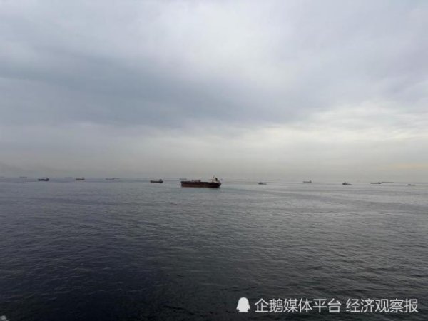 穿过霍尔木兹海峡