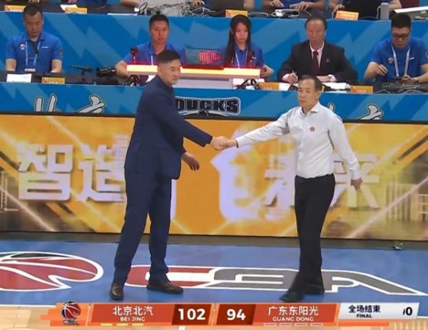 广东客场8分不敌北京引热议！杜锋压哨轮换阵容难掩天赋差距
